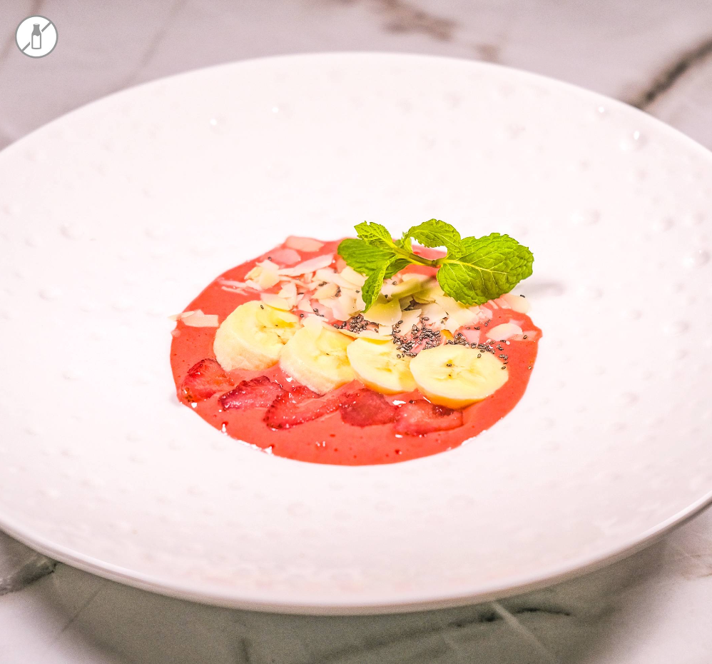 Клубничный смузи-боул с семенами чиа