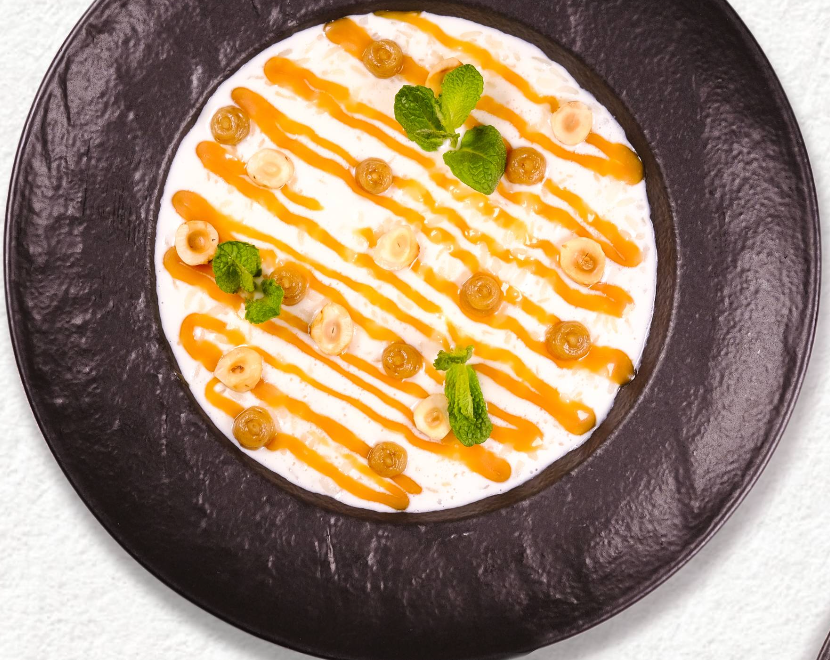 Каша рисовая с карамелью и арахисом